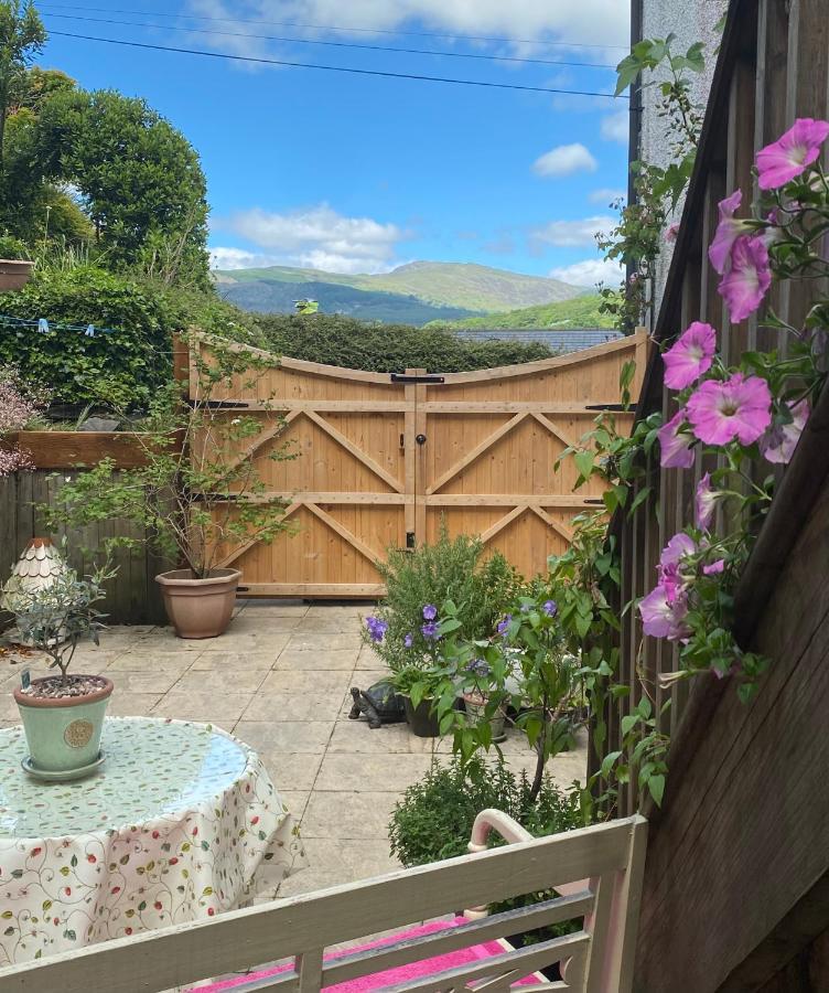 Snowdonia Snug - Studio Style Accommodation Dolgellau Buitenkant foto