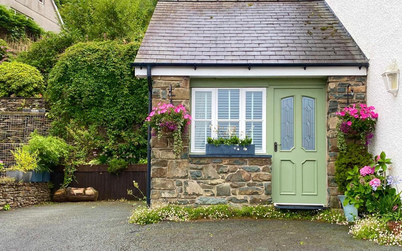Snowdonia Snug - Studio Style Accommodation Dolgellau Buitenkant foto