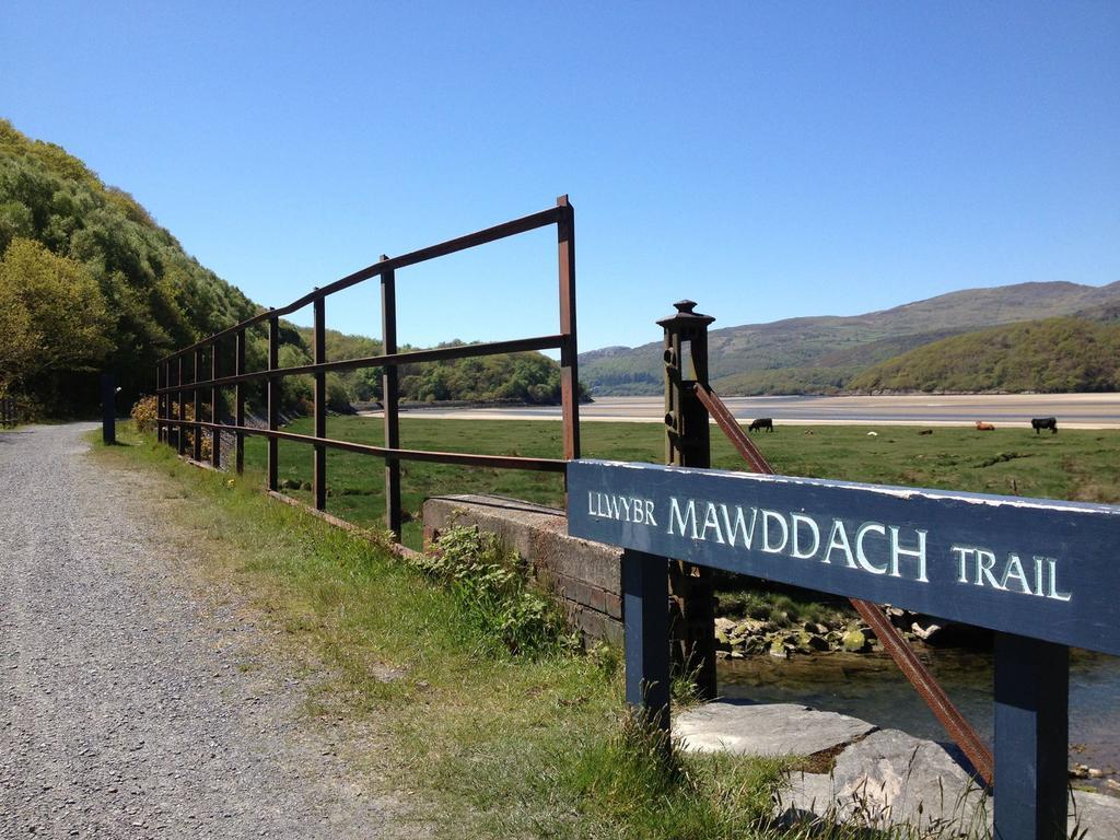 Snowdonia Snug - Studio Style Accommodation Dolgellau Buitenkant foto